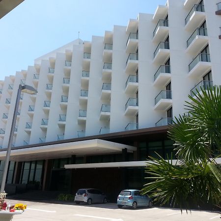 Tsix5 Quarter Hotel Pattaya Exterior photo
