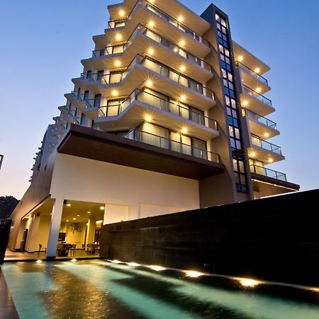 Tsix5 Quarter Hotel Pattaya Exterior photo