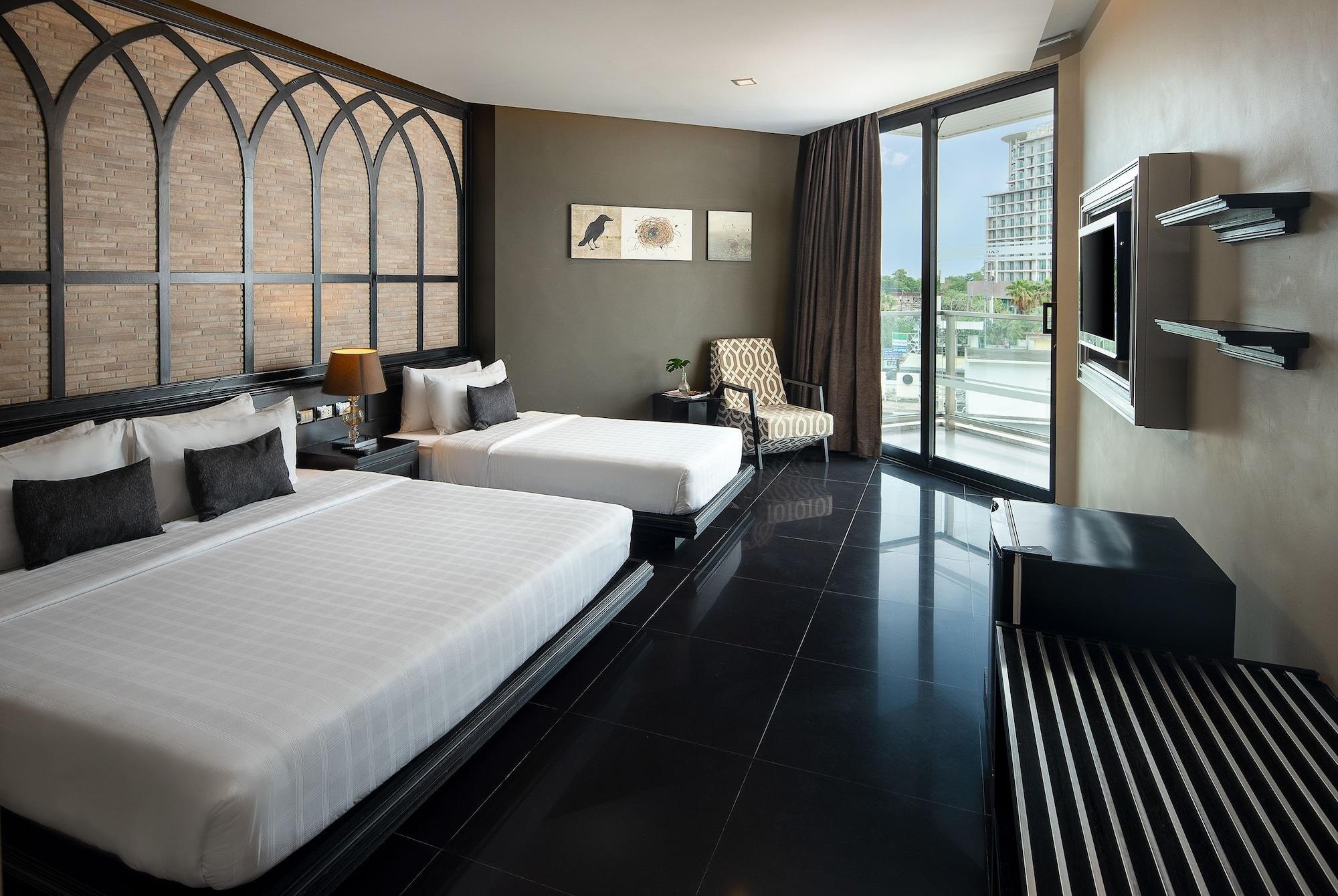 Tsix5 Quarter Hotel Pattaya Exterior photo