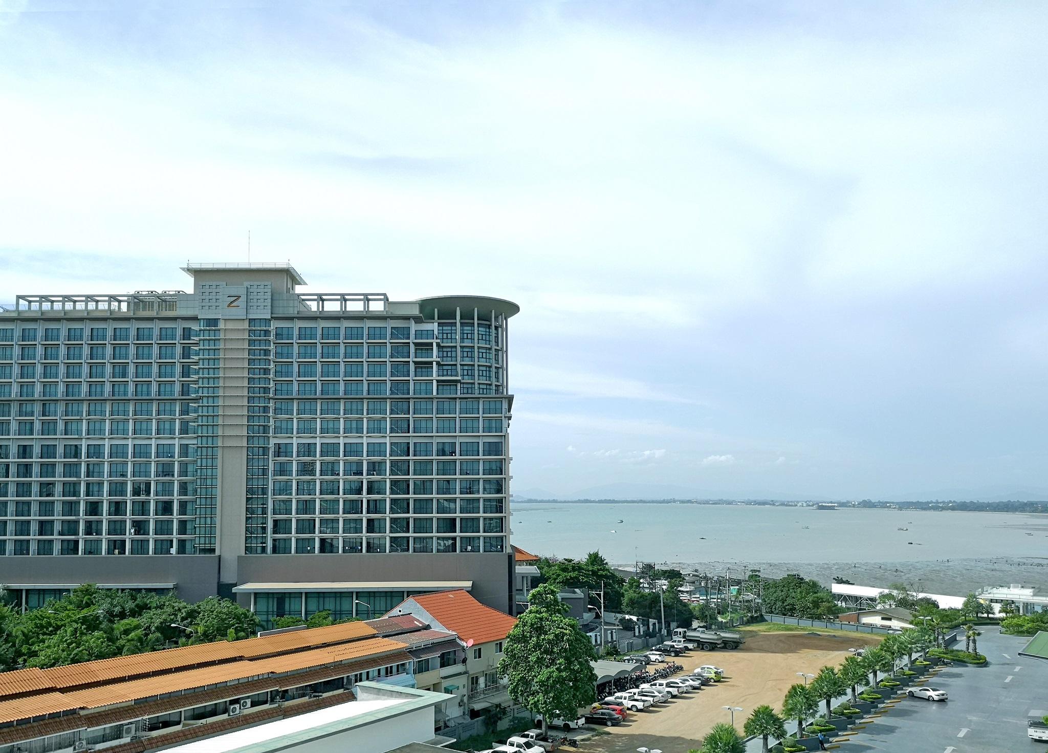 Tsix5 Quarter Hotel Pattaya Exterior photo