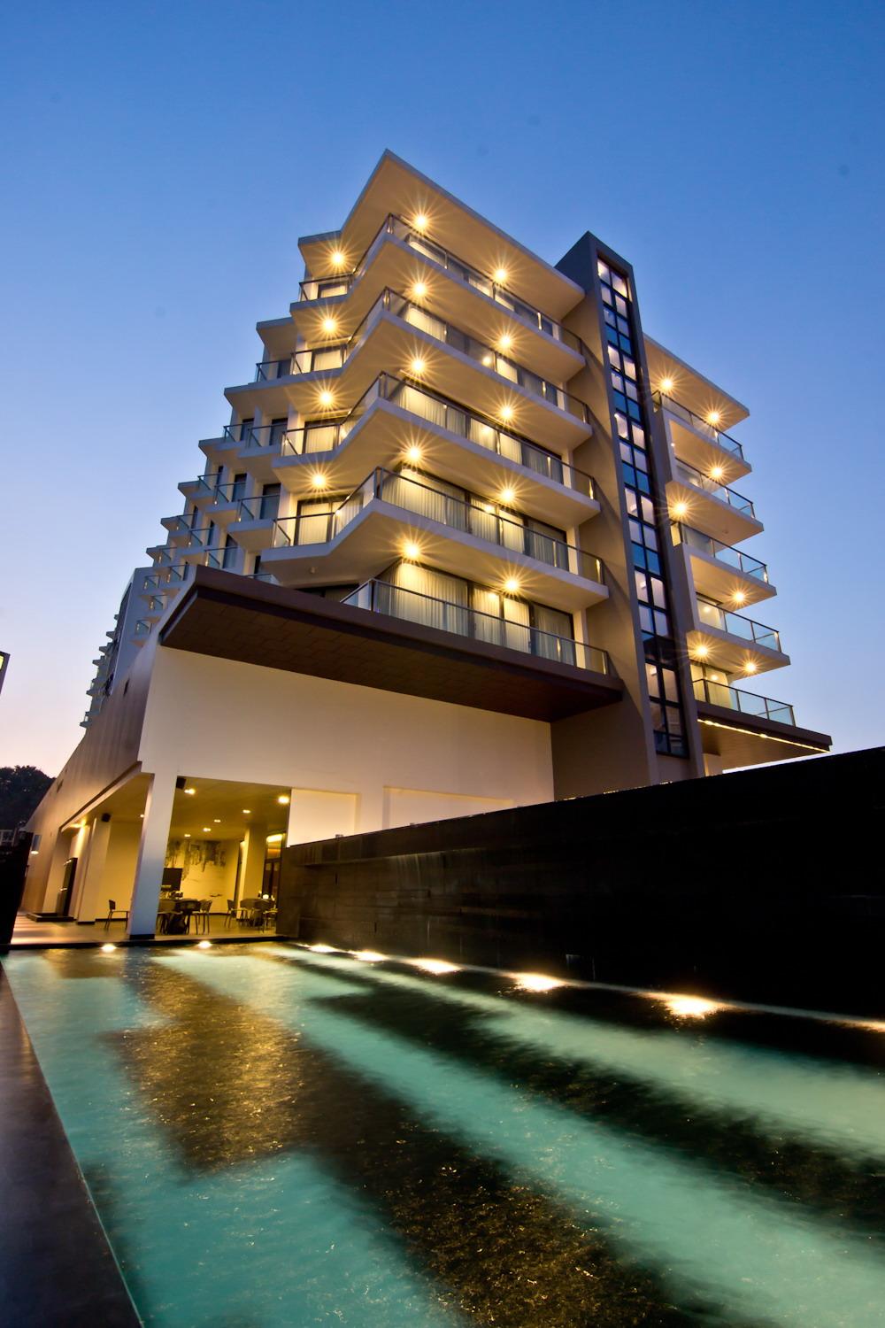 Tsix5 Quarter Hotel Pattaya Exterior photo