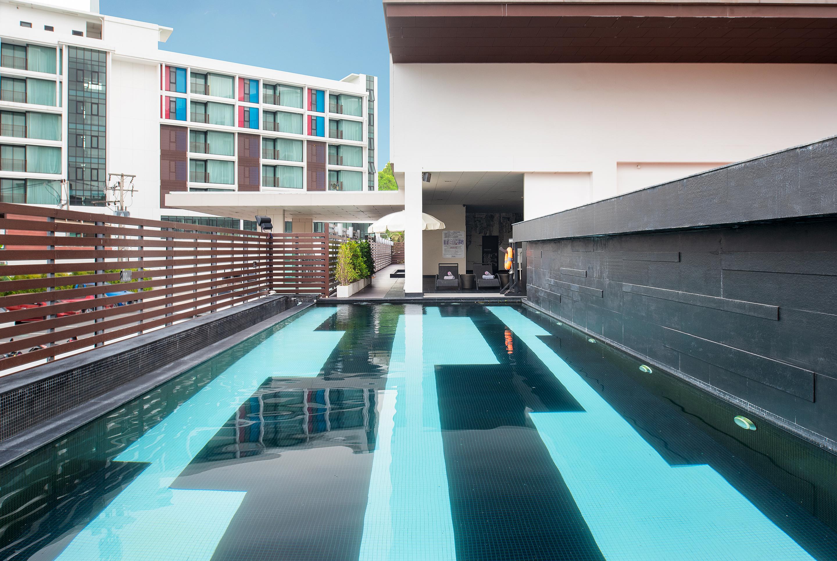 Tsix5 Quarter Hotel Pattaya Exterior photo